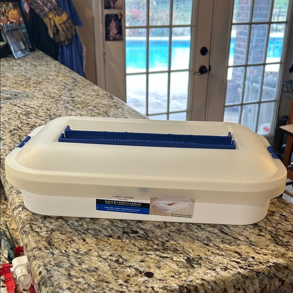 Mainstays White and Blue Cake Carrier - Picture 2 of 10